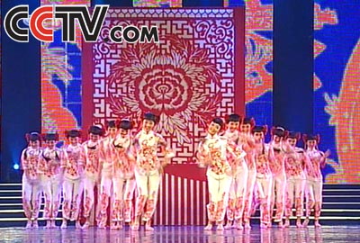 三号作品《剪纸姑娘》  表演者:徐瑾 等  表演得分:94.