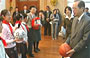 Fukuda visits primary school in Beijing