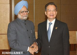 Indian Prime Minister Manmohan Singh arrives in China on Sunday for a three-day official visit. (Photo taked in 2007. Xinhua)