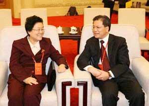 Wei Lihui (L) and Kong Lingzhi talk after an election meeting at the Great Hall of the People in Beijing, capital of China, Jan. 12, 2008. The meeting to elect deputies of Taiwan Province to the 11th National People's Congress (NPC) of China was held at the Great Hall of the People in Beijing on Jan. 12. It elected 13 Taiwan deputies, including Wei Lihui and Kong Lingzhi, to the 11th NPC via secret ballot.(Xinhua Photo)