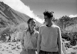 Sir Edmund Hillary (R) and Sherpa Tenzing Norgay smile during their first interview with Reuters special correspondent Peter Jackson after their legendary ascent of Mount Qomolangma (summit to right of Hillary's head) at camp in Thyangboche, Nepal in this June 6, 1953 file photo. (Xinhua/Reuters Photo)