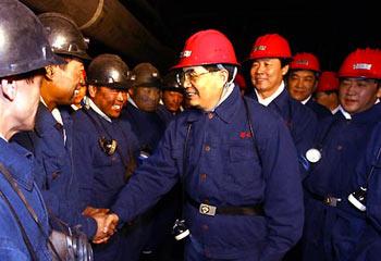 Chinese President Hu Jintao asks the miners to produce as much coal as they could safely to provide more fuel for generating electricity amid a nation-wide shortage.(Xinhua Photo)