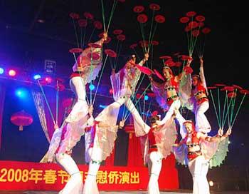 Acrobats from China art nsemble perform during a dazzling entertainment held at Emperor Palace in Johannesburg, South Africa, on Feb. 1, 2008. The Chinese art ensemble, composed of Yunnan Acrobatic Troup and Chorus of Hani-Yi Autonomous Prefecture of Honghe of Yunnan Province, presented a fantastic evening party "Shangri-la In Dream" to more than one thousand overseas Chinese here, celebrating the forthcoming Chinese lunar New Year which falls on Feb. 7 this year.(Xinhua Photo)