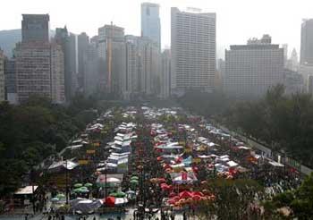 Photo taken on Feb. 3, 2008 shows the aerial view of the New Year Fair held at the New Year Fair held at the Victoria Park in Hong Kong, south China, on Feb. 3, 2008. Lots of local residents are attracted to the largest new year fair held in Victoria Park in Hong Kong as the Chinese lunar New Year comes closer(Xinhua Photo)