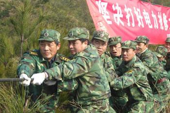 Reservists of China's People's Liberation Army work to fix the damaged power transmission tower in Ganzhou, a city of south China's Jiangxi Province, Feb. 12, 2008. Hundreds of thousands of PLA servicemen and reservists have been deployed in the snow-hit areas of south China for disaster relief. (Xinhua Photo)