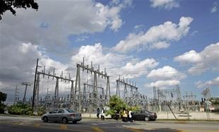 A substation located next to Florida Power and Light headquarters is shown in Miami, Tuesday, Feb. 26, 2008. (AP Photo/Alan Diaz)