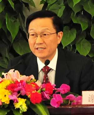 Chinese Finance Minister Xie Xuren answers a question during a press conference on economic and social development and macroeconomic regulation held by the First Session of the 11th National People's Congress (NPC) at the Great Hall of the People in Beijing, capital of China, March 6, 2008. (Xinhua Photo)