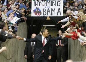 US Democratic presidential candidate and Senator Barack Obama (D-IL) (C) arrives to speak in Laramie, Wyoming, March 7, 2008. (Xinhua/Reuters Photo)