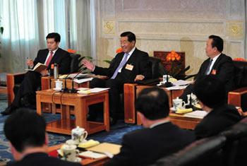 Jia Qinglin (2nd L), member of the Standing Committee of the Political Bureau of the Communist Party of China (CPC) Central Committee, meets with deputies to the First Session of the 11th National People's Congress (NPC) from northwest China's Ningxia Hui Autonomous Region in Beijing, capital of China, March 10, 2008. Jia Qinglin joined in the panel discussion of Ningxia delegation on Monday during the First Session of the 11th NPC. (Xinhua Photo)