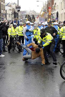 Local policeman clashes with a protester (bottom) during the Olympic torch relay in London, capital of Britain, April 6, 2008. A few "pro-Tibet independence" activists tried to sabotage the torch relay, stirring clashes with British police. At least 25 people were arrested.(Xinhua/Qi Heng)