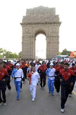 Torchbearer Amir Khan runs with the torch during the torch relay in New Delhi, India, April 17, 2008. New Delhi is the 11th stop of the 2008 Beijing Olympic Games torch relay outside the Chinese mainland. (Xinhua Photo)