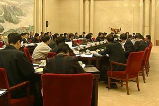 Members attending the second session of the Standing Committee of the 11th National People's Congress have been discussing the draft amendment to the Law for the Protection of Disabled Persons.