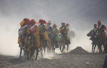 Tibetan residents celebrate the Siyang festival in Tingri county, southwest China's Tibet Autonomous Region, April 23, 2008. The Siyang festival came every year before the planting season of highland barley. During the festival, Tibetans held various activities including horse race, banquet, singing and dancing, etc, to express their wish for good harvest.(Xinhua Photo)