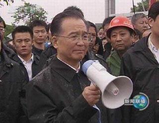Wen Jiabao came to Shifang city Tuesday afternoon. He first visited a primary school, where more than 130 people were still trapped by debris. The premier encouraged the Army's rescue personnel to work more quickly to save more lives.