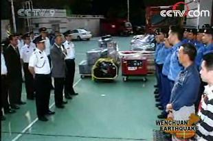 A 20-strong rescue team from Hong Kong is on its way to Sichuan Province. 