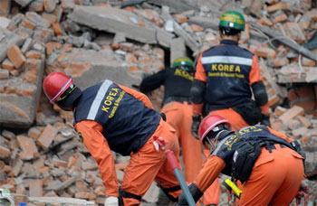 ROK rescuers recover 4 bodies from debris