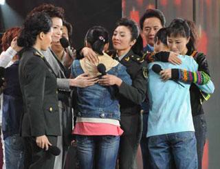 Performers embrace with young people from the quake-devastated areas of Sichuan Province during the benefit performances for the quake-stricken people in Beijing May 18, 2008. (Xinhua Photo)