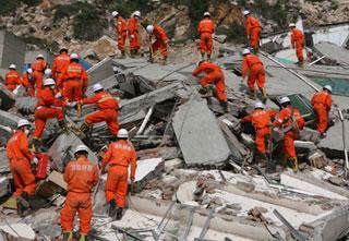 Rescuers search for buried people at the rubble in the quake-devastated Beichuan County, southwest China's Sichuan Province, May 18, 2008. A survivor named Tang Xiong was saved from the rubble on May 18, 139 hours after being buried.(Xinhua Photo)