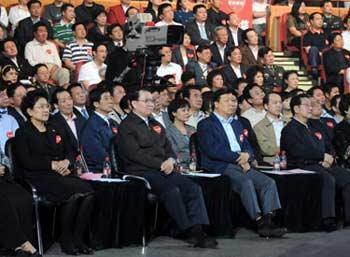Li Changchun (3rd L, front row), member of the Standing Committee of the Political Bureau of the Communist Party of China (CPC) Central Committee, attends a benefit gala held for the quake-stricken people of Sichuan in Beijing May 18, 2008. China's performing artists and other well-known figures showed their love and generosity in the televised gala Sunday night, donating more than 1.51 billion yuan (about 216 million U.S. dollars) for quake-hit areas(Xinhua Photo)
