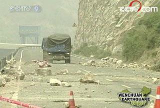 Sunday's huge aftershock has killed six people and injured nearly 1000 in southwest and northwest China.