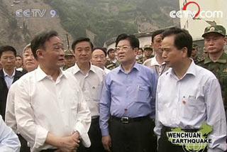 China's top legislator Wu Bangguo has visited the dam which could pose a threat to millions of residents in Sichuan Province.