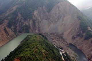 The aerial photo taken on May 26, 2008 shows the landslide mud that formed the Tangjiashan quake lake near Beichuan County in southwest China's Sichuan Province. The earthquake-induced lake is at risk of bursting and threatening thousands of people downstream. (Xinhua/Zhu Wei)