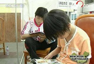 After the quake, Jiangyou city built a mobile classroom. Local officials want to help the children overcome their pain and stress.