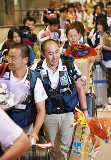 Members of Japanese medical team arrive at the Narita airport in Chiba Prefecture, Japan, June 2, 2008.  (Xinhua Photo)