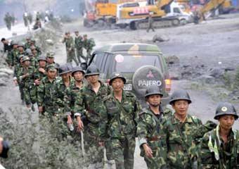 Chinese soldiers set out to join the search for a downed military transport helicopter in Yingxiu township, Wenchuan county, southwest China's Sichuan Province, June 6, 2008. Increasing number of troops, mobilized paramilitary personnel are being dispatched to expand the area of search and multiple technological means have been deployed to locate the Mi-171 chopper from the People's Liberation Army that disappeared on May 31 on a quake rescue mission. (Xinhua Photo)