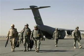 U.S. soldiers walk out of an airplane during a stop of their military flight at an airfield in Mosul June 6, 2008.(Eduardo Munoz/Reuters)