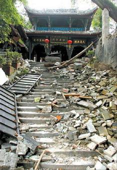 Photo taken on June 2 shows some of the damage to the Erwang Temple, which is also known as the "Temple of Two Kings" in Dujiangyan, Sichuan province. [China Daily]