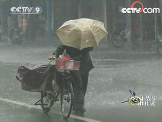 In south China heavy rain continues to sweep across many provinces and regions including Hunan, Hubei, Guangxi, Yunnan, Jiangxi and Zhejiang. 