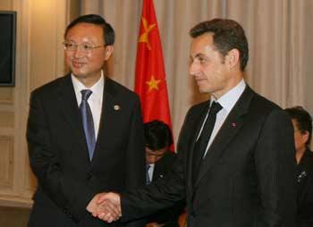 French President Nicolas Sarkozy (R) shakes hands with Chinese Foreign Minister Yang Jiechi during their meeting at the start of an international conference in support of Afghanistan in Paris June 12, 2008.(Xinhua/Yan Ming)