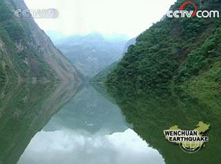 Rising water levels at a barrier lake in Pingwu County are forcing relief workers to begin drainage efforts.