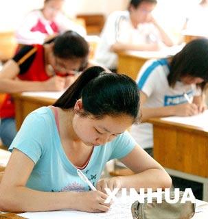 The College entrance exam in the quake affected areas of Sichuan and Gansu will be extended to July 3rd.