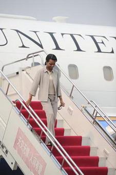 U.S. Secretary of State Condoleezza Rice arrives in Chengdu, capital of southwest China's Sichuan Province, June 29, 2008, to extend condolences for the victims in the quake-hit region. (Xinhua Photo)