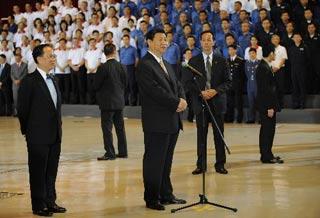 Chinese Vice President Xi Jinping(middle) delivers a speech at the seeing-off ceremony held by the Hong Kong Special Administrative Region (HKSAR) government on Tuesday, July 8, 2008. HKSAR Chief Executive Donald Tsang were also present at the meeting. [Photo: Xinhua]