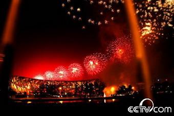 Fireworks explode over the National Stadium, also known as the Bird's Nest, during a rehearsal for the opening ceremony of the 2008 Beijing Olympic Games at the Olympic Green in Beijing, July 16, 2008. [Agencies]