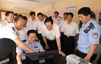 Zhou Yongkang (2nd R Front), member of the Standing Committee of the Political Bureau of the Central Committee of the Communist Party of China, inspects a police station in the Nanchizi Community of Donghuamen Street in Beijing, capital of China, July 22, 2008. Zhou inspected public security posts for Olympics security work in Beijing on Tuesday.(Xinhua Photo)