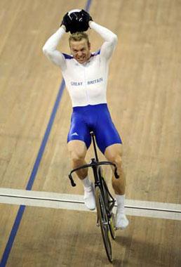 Chris Hoy of Great Britain takes off his helmet after the Men's Sprint Finals of the cycling-track event during the Beijing 2008 Olympic Games at the Laoshan Velodrome in Beijing, China, Aug. 19, 2008. Chris Hoy won the gold medal. (Xinhua/Zhang Duo)