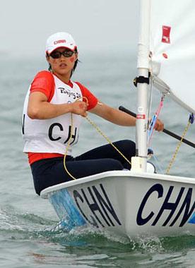 Xu Lijia of China competes in the laser radial medal race of the Beijing Olympic Games sailing event in Olympic co-host city Qingdao, east China's Shandong Province, Aug. 19, 2008. Xu clinched the bronze medal in this event.(Xinhua Photo)