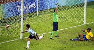 Sergio Aguero (C) of Argentina celebrates after scoring against Brazil's goalkeeper Renan during their 2008 Beijing Olympic Games semi-finals men's football match at the worker's Stadium in Beijing on August 19, 2008.[Agencies]
