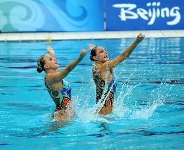 Anastasia Davydova and Anastasia Ermakova of Russia compete in the final of the duet free routine of the synchronized swimming during the Beijing 2008 Olympic Games at the National Aquatic Center, or the Water Cube, in Beijing, China, Aug. 20, 2008. Anastasia Davydova and Anastasia Ermakova of Russia won the gold medal. (Xinhua Photo)