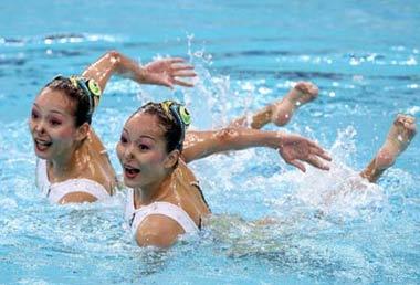 Jiang Tingting and Jiang Wenwen of China compete in the final of the duet free routine of the synchronized swimming during the Beijing 2008 Olympic Games at the National Aquatic Center, or the Water Cube, in Beijing, China, Aug. 20, 2008. Jiang Tingting and Jiang Wenwen of China ranked fourth.(Xinhua/Chen Jianli) 