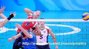 William Priddy (C) of the U.S. spikes the ball during men's volleyball quarterfinal match between the U.S. and Serbia at Beijing Olympic Games in Beijing, China, Aug. 20, 2008. (Xinhua/Zhao Zhongzhi)