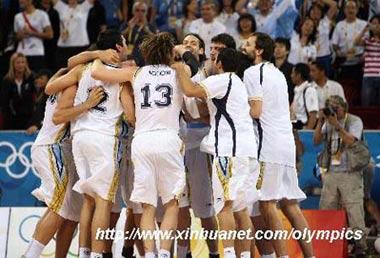 Players of Argentina celebrate after Men's Quarterfinal - Game 67 between Argentina and Greece of Beijing 2008 Olympic Games basketball event at Olympic Basketball Gymnasium in Beijing, China, Aug. 20, 2008. (Xinhua Photo)