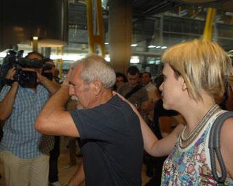 Relatives of victims arrive at the Barajas airport where a Spanish plane caught fire, Madrid, Spain, Aug. 20, 2008. (Xinhua Photo)