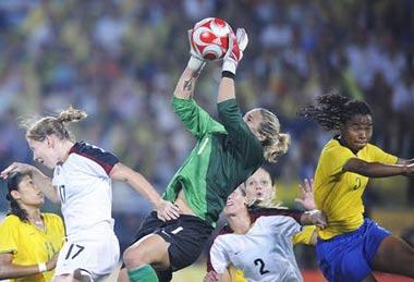 The U.S. goalkeeper Hope Solo grabs the ball during Women's Gold - Match 26 between the U.S. and Brazil of Beijing 2008 Olympic Games football event at Workers' Stadium in Beijing, China, Aug. 21, 2008. The U.S. beat Brazil 1-0 and won the gold medal of the event.(Xinhua Photo)