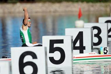 Attila Sandor Vajda of Hungary crosses the finish line in the Canoe single (C1) 1000m men final of Beijing 2008 Olympic Games Canoe/Kayak Flatwater event in Beijing, China, Aug. 22, 2008. Attlia Sandor Vajda clinched the gold medal in this event with a time of 3:50.467. (Xinhua/Jiang Enyu)