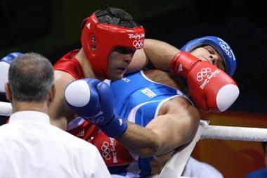 Rakhim Chakhkiev (red) of Russia competes against Clemente Russo of Italy during Men's Heavy (91kg) Final Bout of Beijing 2008 Olympic Games boxing event at Workers' Gymnasium in Beijing, China, Aug. 23, 2008. Rakhim Chakhkiev defeated Clemente Russo and won the gold medal of the event. (Xinhua/Lu Mingxiang)